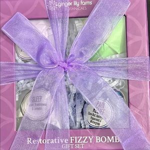 Set of 4 Bath Bombs! Great Gift idea and very inexpensive! Fast shipping!